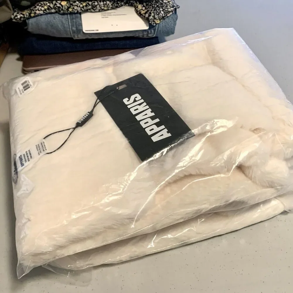 APPARIS Bambi Faux Fur Scarf Ivory Cream OS NWT $92